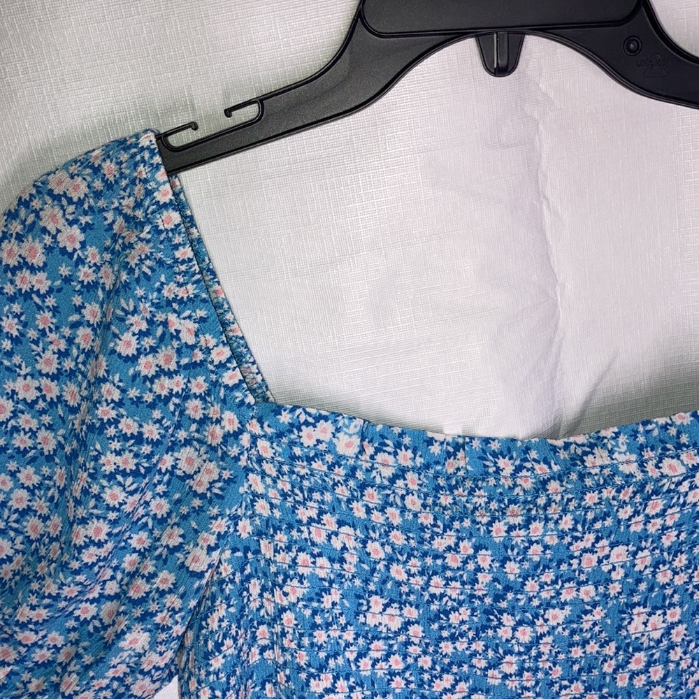 3/$24 So top blue floral print puff sleeve smocked crop top boho casual L jr - Picture 6 of 17